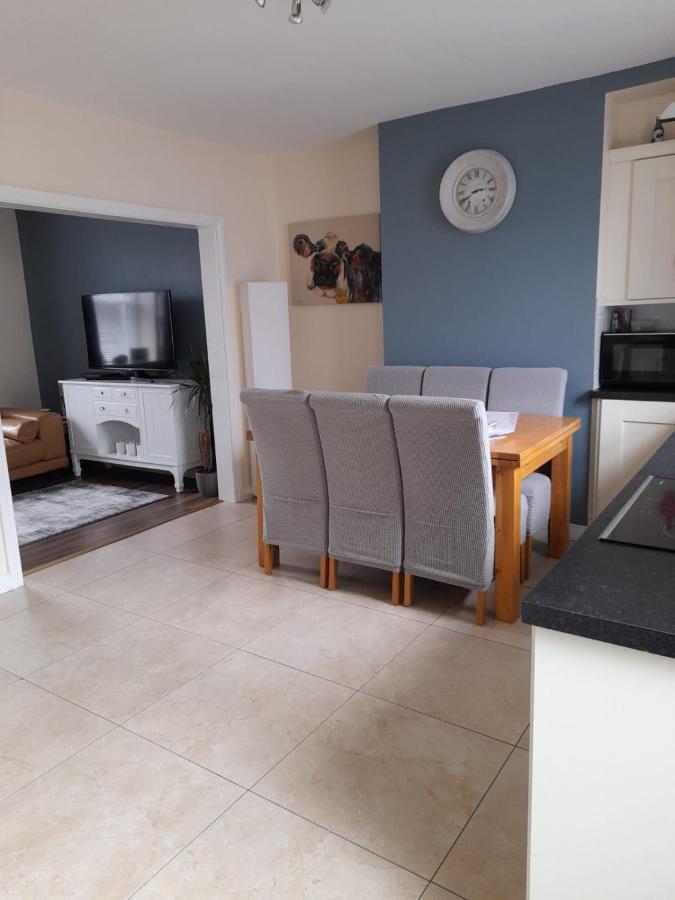 Ferienwohnung College Square, Terrace House Bessbrook Exterior foto